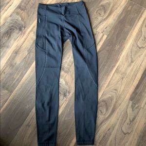 Lululemon Women’s Black Leggings -Size 4